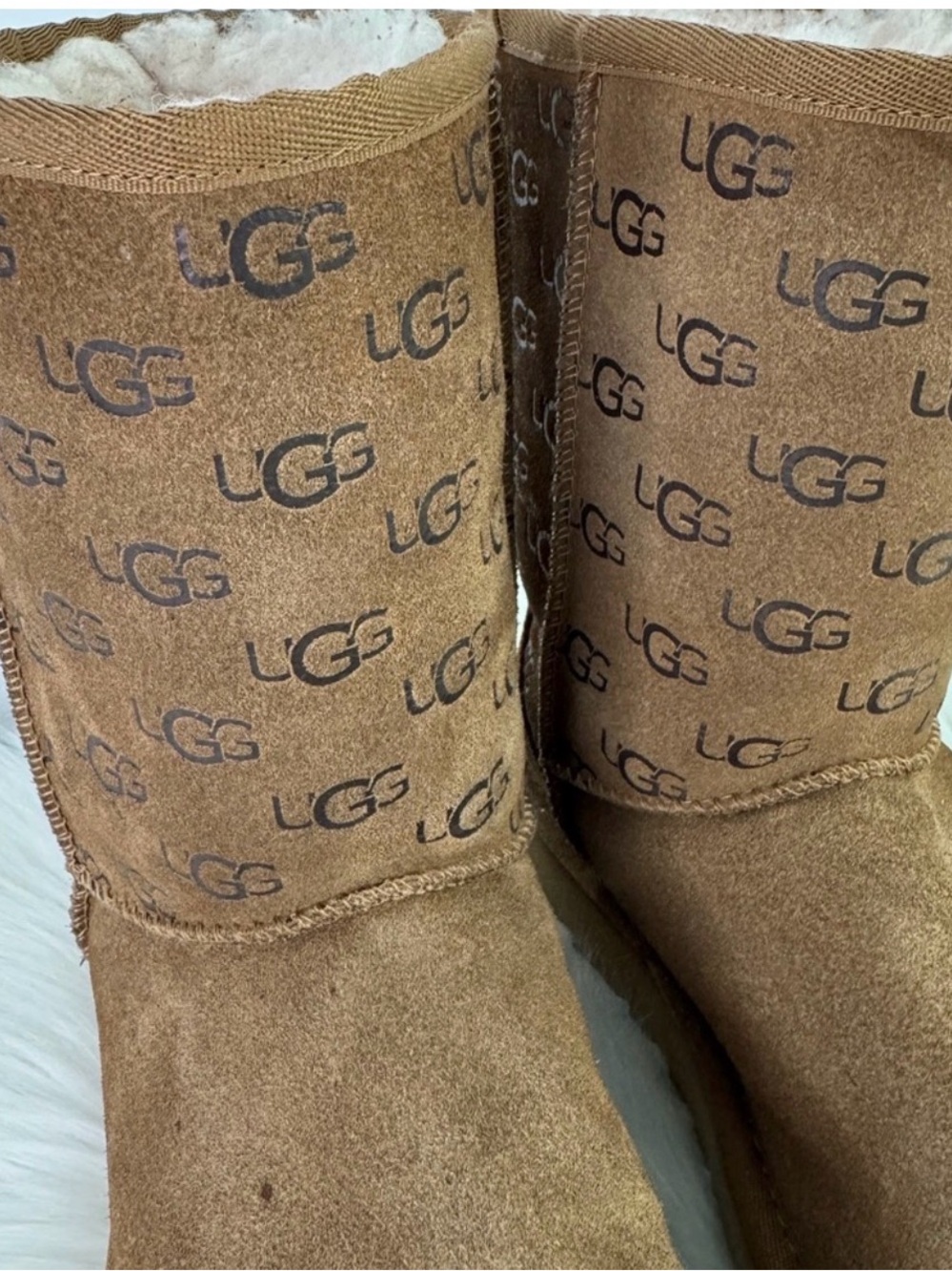 UGG Classic Short Embossed Logo, Size - 6